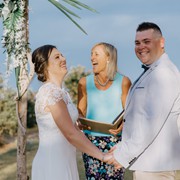 Ashley Sue and Kane having some pre-ceremony laughs